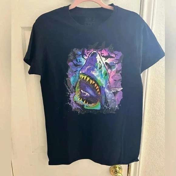 Colorful shark tshirt - Picture 1 of 2